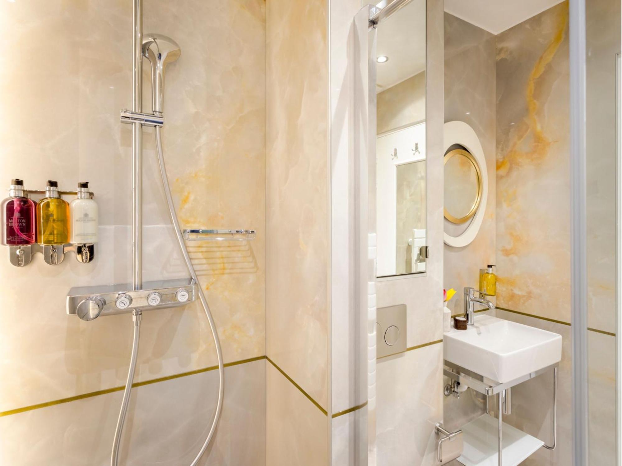 Apartment Merveil Signature Hoche - Eiffel Tower View